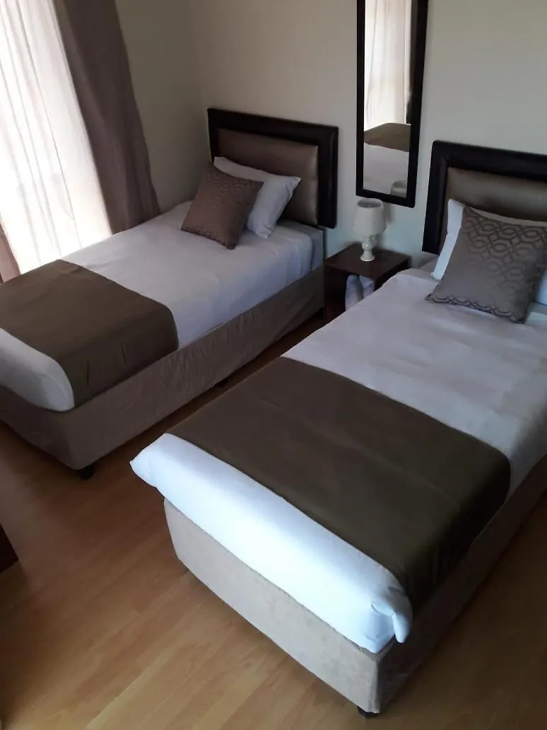 Sunset Retreat - A Home-Away-From-Home Port Elizabeth Holiday home